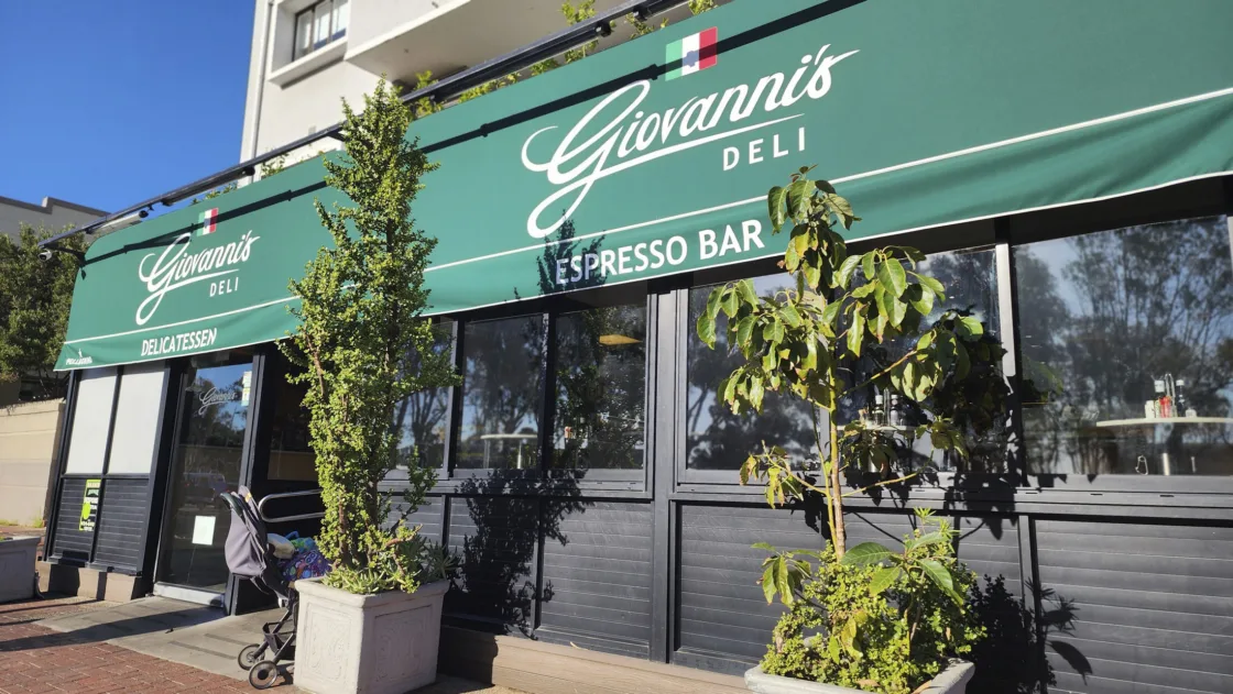Giovanni’s Deliworld